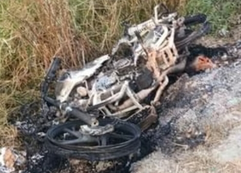 वाराणसी में दीपावली की रात जुआ खेलते हुए झगड़ा, पुलिस पर पथराव, दरोगा की बाइक जलाई