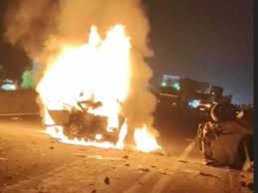 मध्य प्रदेश में भीषण सड़क हादसा, दो कारों की टक्कर के बाद लगी आग, चार की मौत