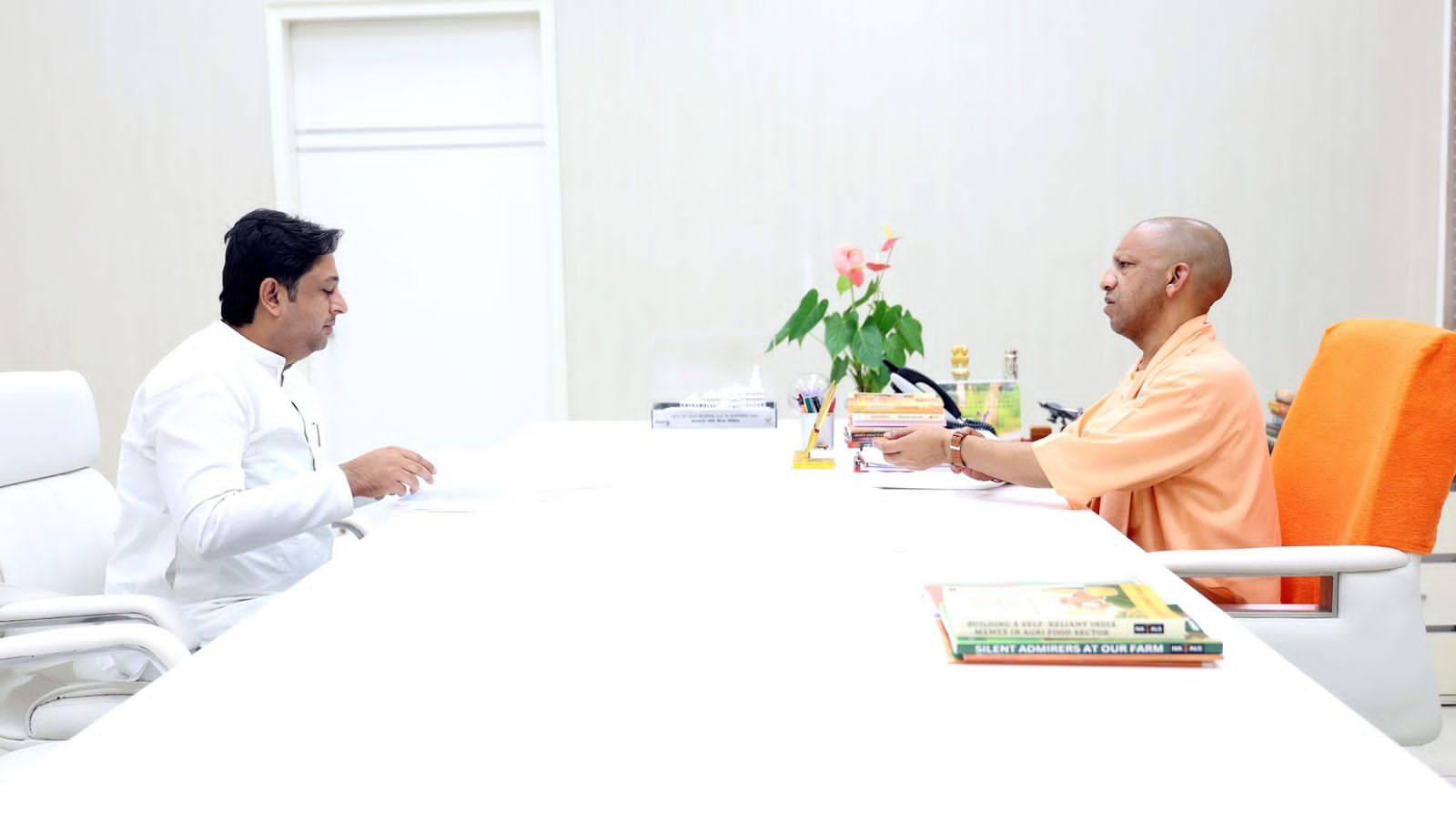 बिजनौर सांसद चंदन चौहान ने CM योगी से की हाजीपुर को भोकरहेड़ी नगर पंचायत में शामिल करने की मांग