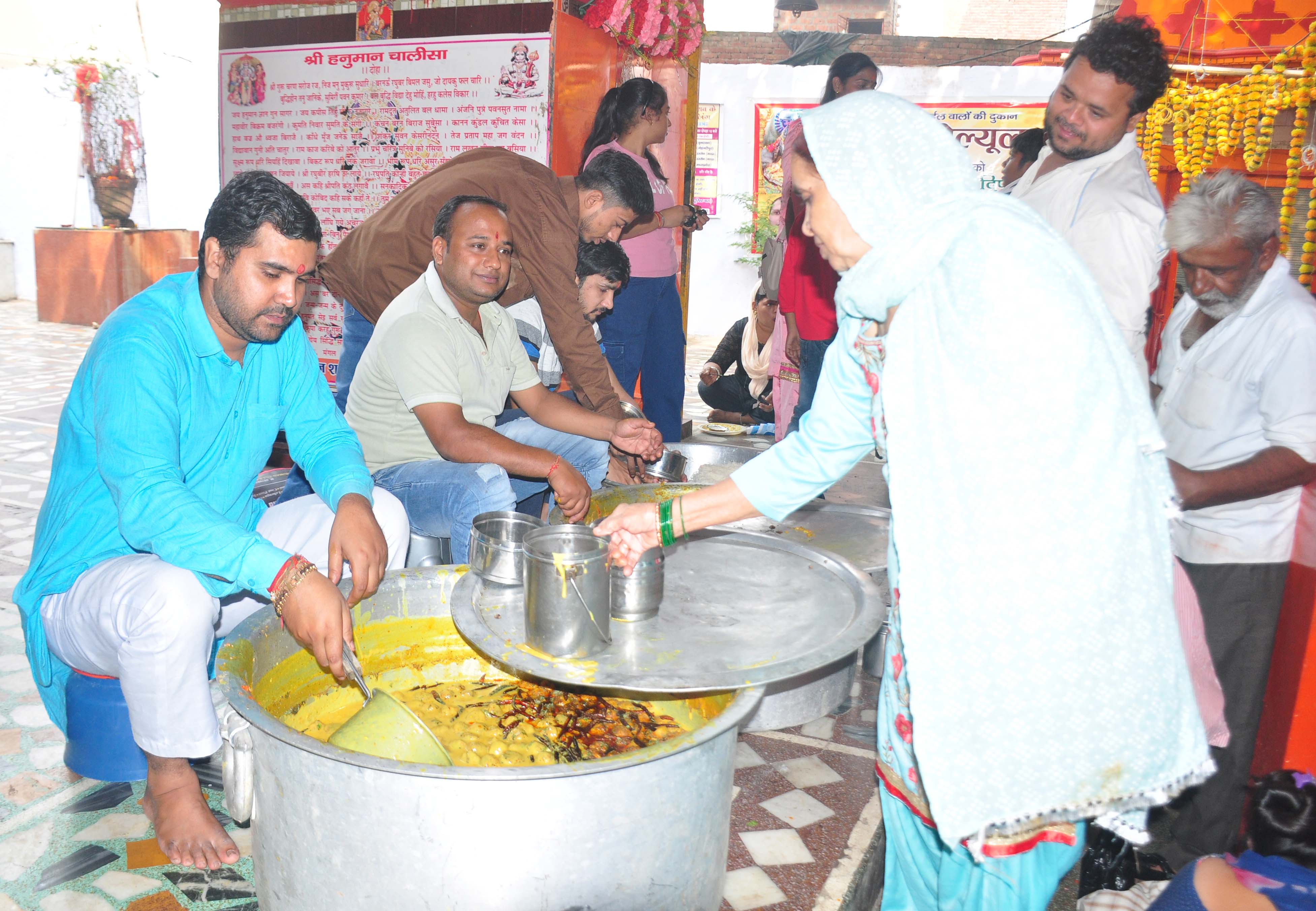 शामली में गोवर्धन पूजा पर अन्नकूट भंडारों का भव्य आयोजन, श्रद्धालुओं ने उठाया धर्मलाभ