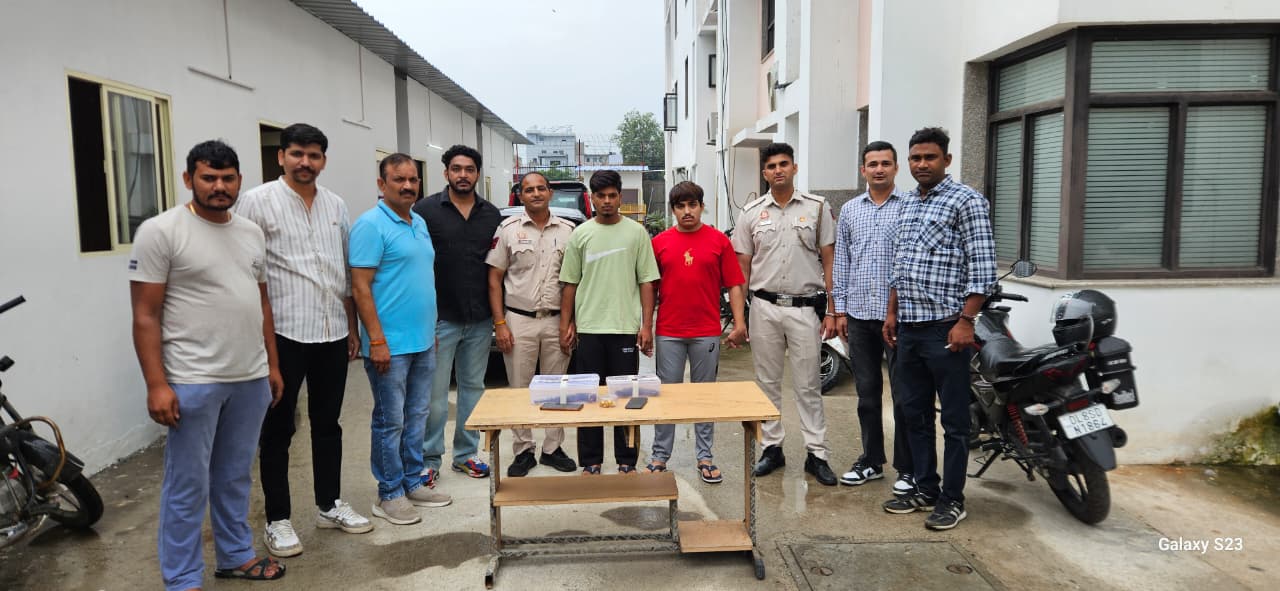 दिल्ली पुलिस ने गोगी गैंग के दो बदमाशों को गिरफ्तार किया, अवैध हथियार और पाकिस्तानी साइबर क्राइम कनेक्शन का खुलासा