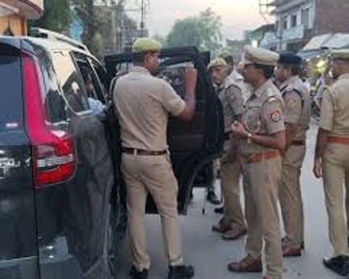 उप्र पुलिस ने साढ़े आठ लाख वाहनों की चेकिंग, 9000 से अधिक वाहनों से हटाई काली फिल्म