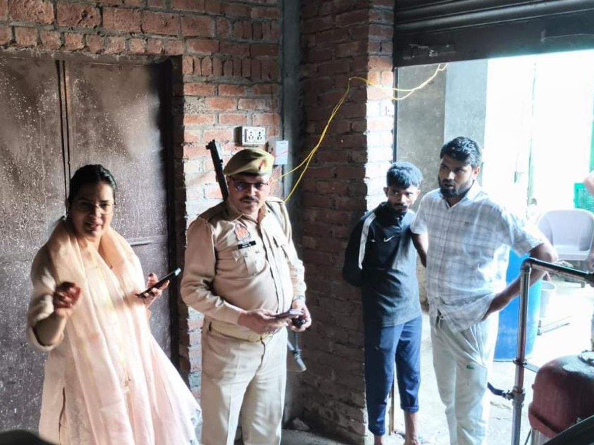 बुढ़ाना SDM अपूर्वा यादव की छापेमारी, मिलावटखोरों में हड़कंप, दूध-मावा इकाइयों का किया निरीक्षण