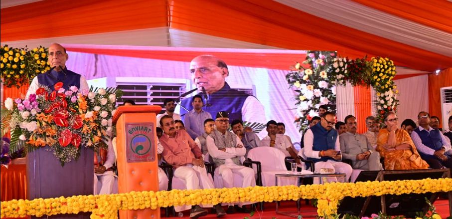 लखनऊ में अटल और कलाम की प्रतिमाओं का अनावरण, राजनाथ सिंह बोले - लखनऊ बने विश्वस्तरीय शहर
