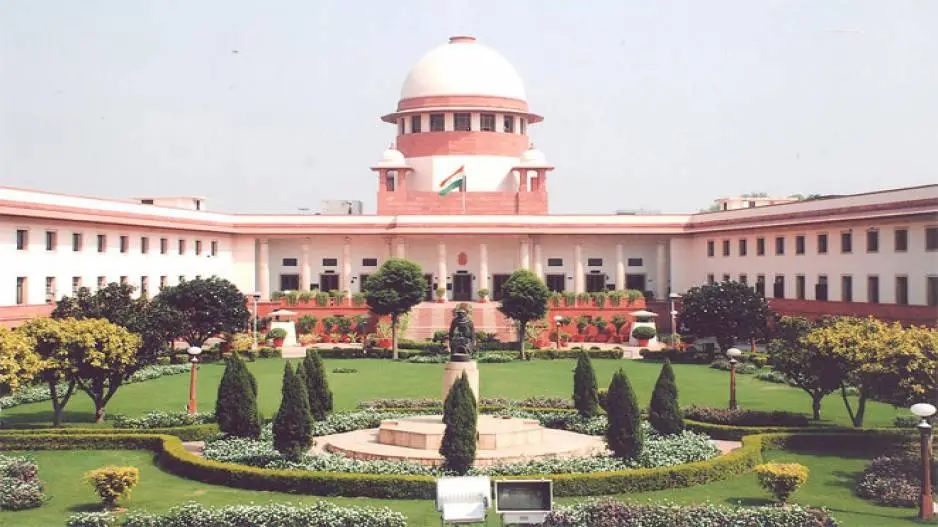 सुप्रीम कोर्ट ने चीफ जस्टिस बीआर गवई पर जूता फेंकने वाले वकील राकेश किशोर को अवमानना नोटिस देने से किया इनकार