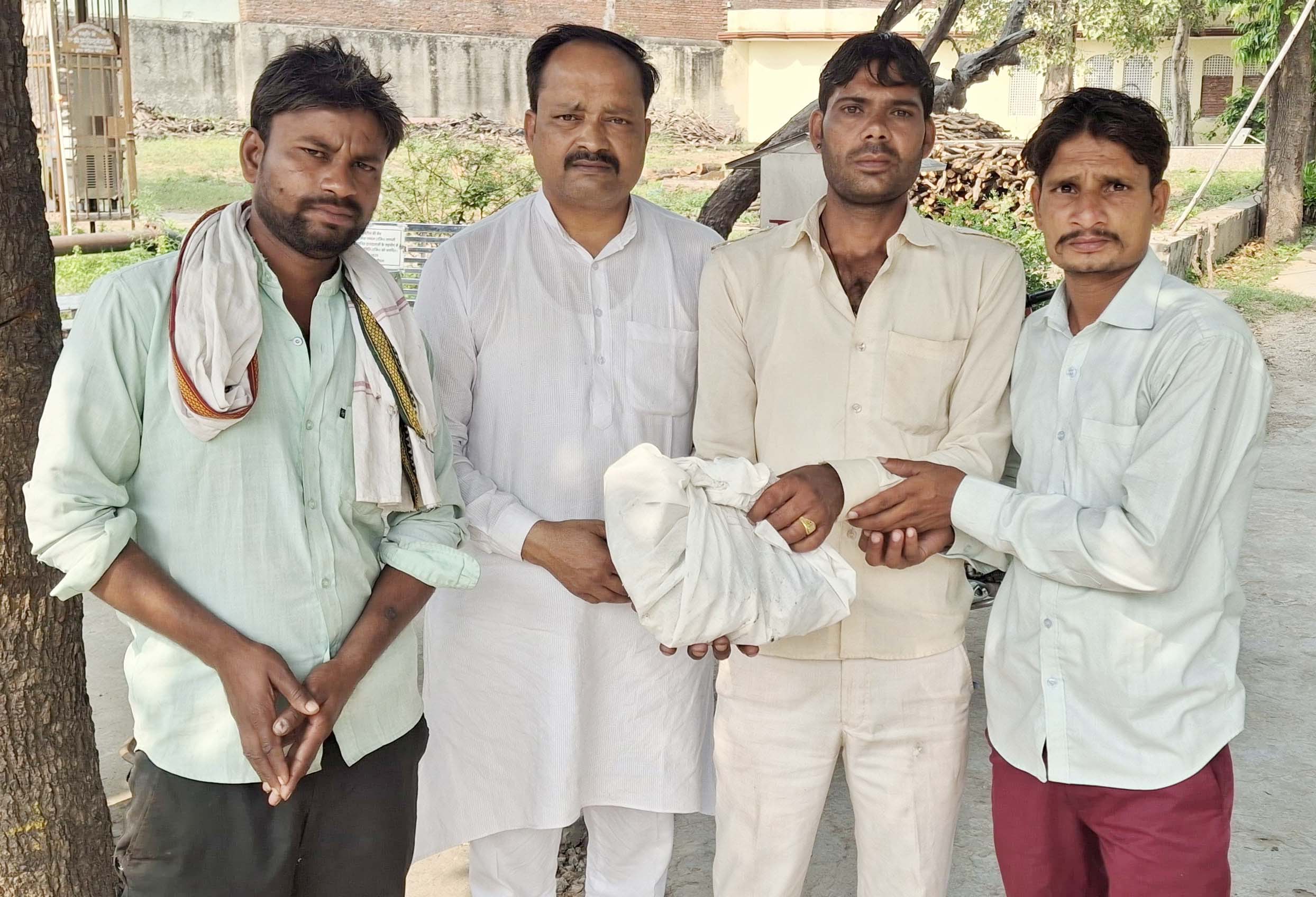 शामली: विजय चौक के पास मिले लावारिश शव की शिनाख्त, परिजनों को सुपुर्द की गई अस्थियां