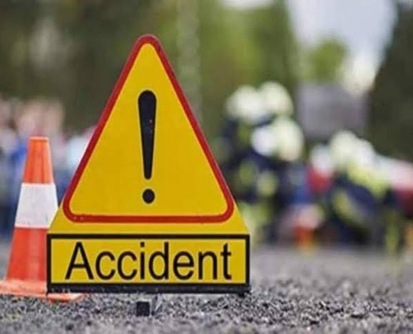 मीरजापुर सड़क हादसा: आमने-सामने बाइक की टक्कर में एक युवक की मौत, तीन गंभीर