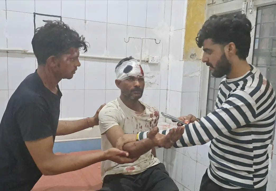 हाथरस के सलेमपुर गांव में आतिशबाजी को लेकर दो पक्षों में विवाद, दो युवक घायल