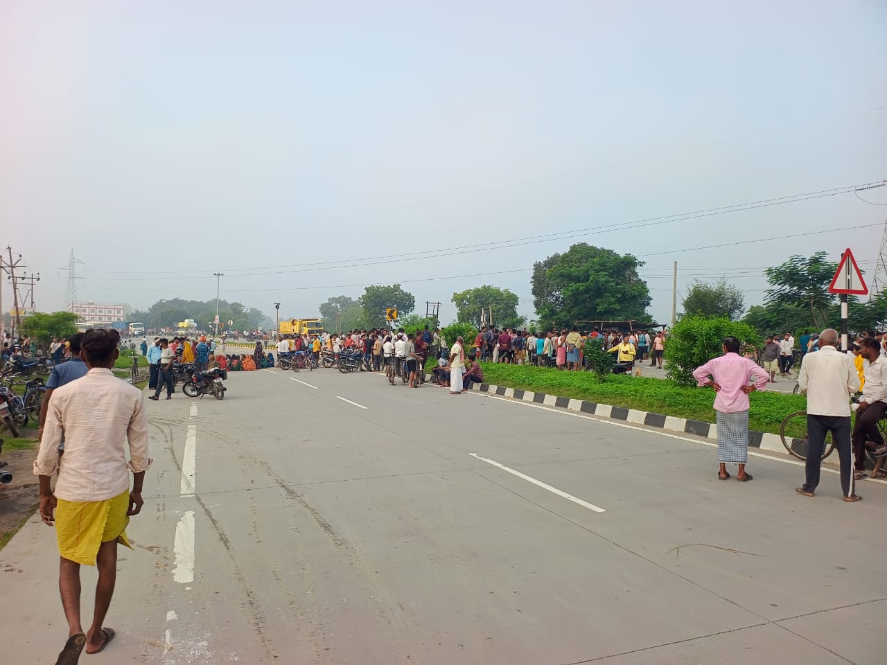 वाराणसी में सेना भर्ती की तैयारी कर रहे युवक की डंपर से मौत, ग्रामीणों ने किया चक्काजाम
