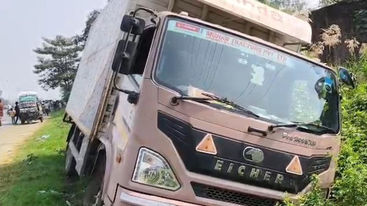 अमरोहा में दर्दनाक हादसा: 'दूध वाहन' के वाहन ने ली स्कूटी सवार की जान, पुलिस ने शव को पोस्टमार्टम के लिए भेजा