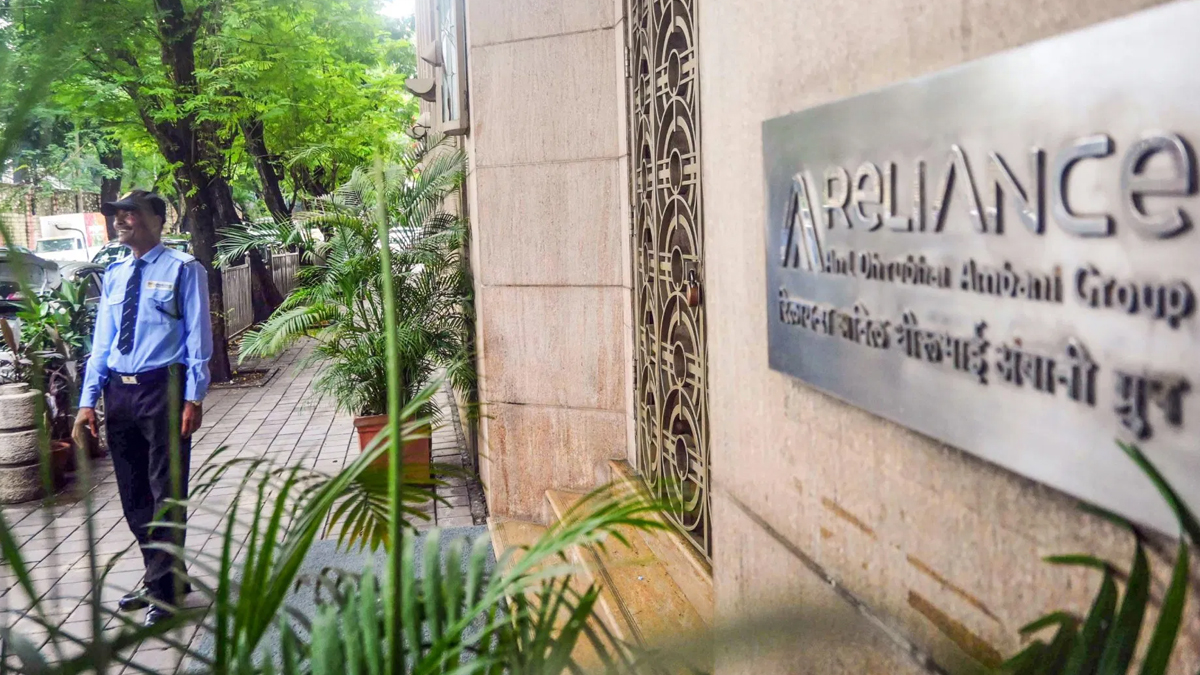 रिलायंस एडीए ग्रुप पर फंड डायवर्जन का आरोप, कोबरापोस्ट के दावे से हड़कंप, कंपनी बोली- ये साजिश है शेयर गिराने की