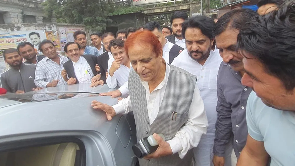 फर्जी दस्तावेज़ों से एनओसी लेने में आज़म खां समेत तीन पर तय हुए आरोप, कोर्ट में पेशी के बाद फिर बढ़ी मुश्किलें