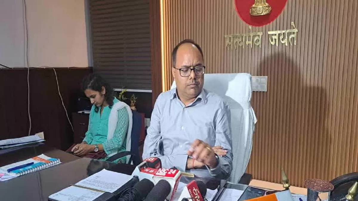 चुनाव से पहले बिहार में बड़ा प्रशासनिक उलटफेर: पटना समेत 6 जिलों में IAS अधिकारियों की तैनाती बदली