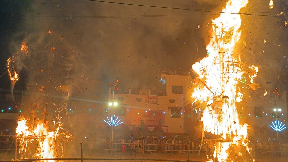 दशहरा पर्व पर बिजनौर में उमड़ा जनसैलाब, 82 स्थानों पर रावण के पुतलों का दहन, जय श्रीराम के नारों से गूंजा शहर
