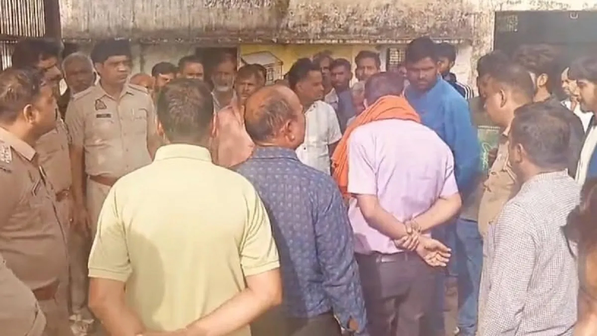 धार्मिक स्थल पर हरकत से भड़के ग्रामीण: शिवलिंग पर रखी चीज़ से भड़की आस्था, पुलिस ने की कार्रवाई