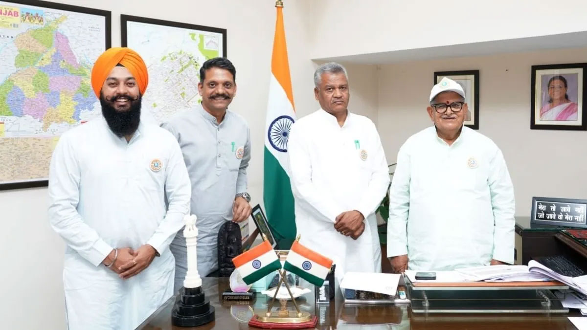 चंडीगढ़ में गूंजा ‘वोकल फॉर लोकल’ का नारा, भाजपा ने राज्यपाल को सौंपा ज्ञापन - स्वदेशी उत्पादों को नई उड़ान देने का संकल्प