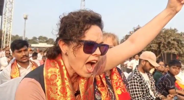अयोध्या दीपोत्सव 2025 में विदेशी श्रद्धालुओं का उमड़ा हुजूम, जय श्रीराम के उद्घोष से गूंजा माहौल