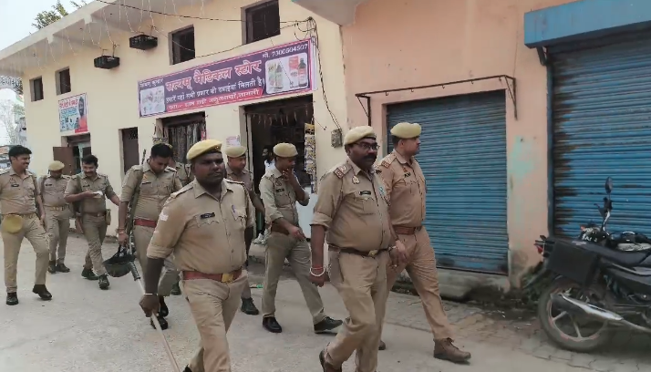 शामली में पटाखे छोड़ने को लेकर दो समुदायों में भिड़ंत, आधा दर्जन घायल, पुलिस चौकी पर हंगामा