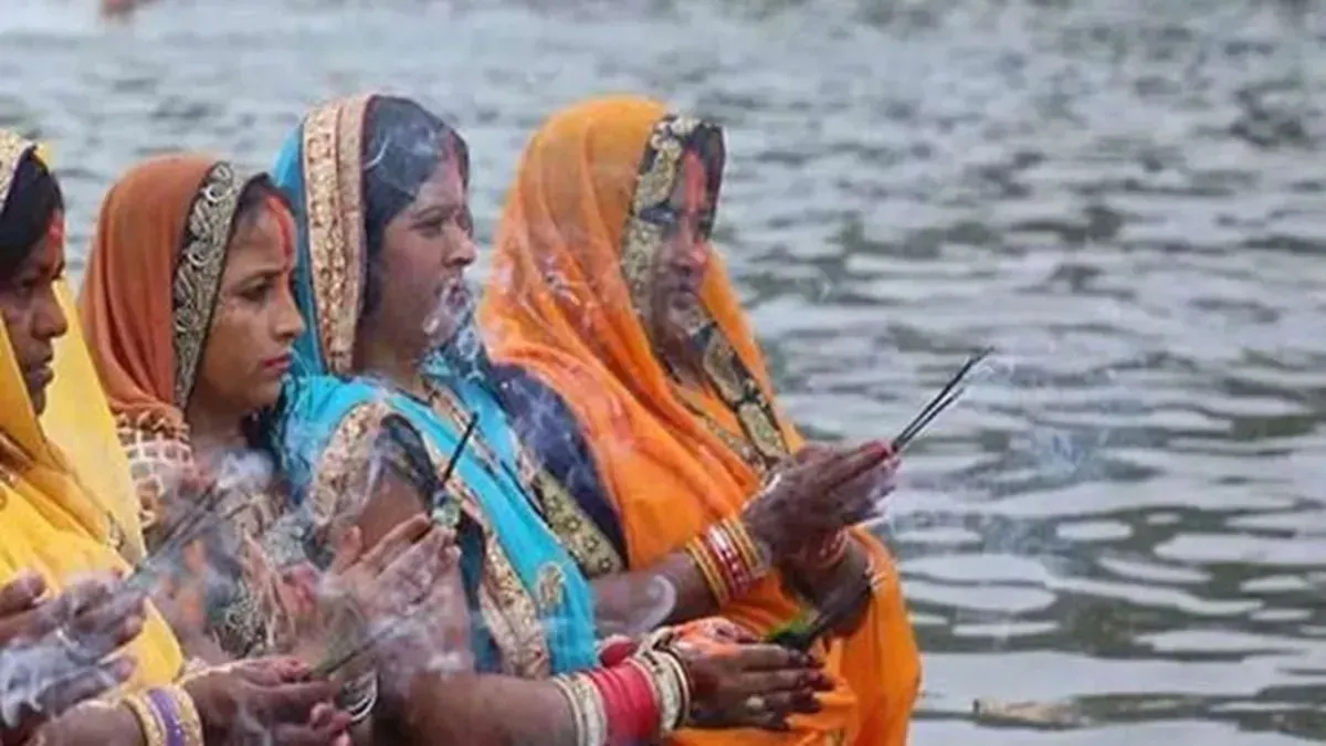 उत्तराखंड में गूंजे छठी मईया के गीत: विकासनगर में श्रद्धालुओं का उमड़ा सैलाब, हर घर में गूंज रही सूर्य उपासना की तैयारी