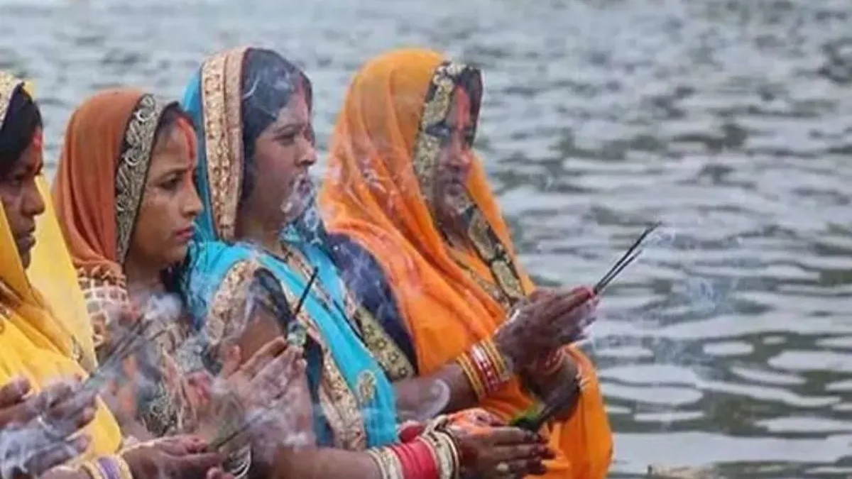 देहरादून में छठ पर्व का भव्य आयोजन, कुंभ जैसी सुविधाओं के बीच नदियों पर रोशनी से जगमगाएंगे घाट