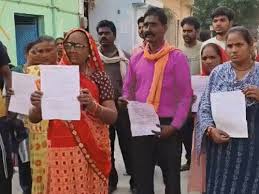 बरेली में 41 घरों पर आज चल सकता है बुलडोजर: 'मोदी-योगी परिवार को ही उजाड़ रहे', रोते हुए गरीब बोले- अब कहां जाएंगे?