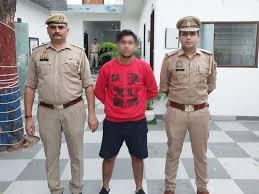 आगरा में बेटे ने पिता की हत्या कर शव को यमुना में फेंका, आरोपी हिरासत में; शव की तलाश जारी