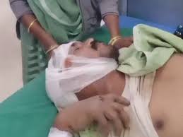 DM की स्कॉर्ट गाड़ी ने दिव्यांग को कुचला, तीन बाइकों को टक्कर मारी; भीड़ ने ड्राइवर-होमगार्ड को पीटा