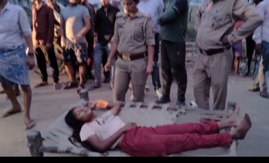 ऑनर किलिंग: प्रेमी की हत्या से बौखलाई प्रेमिका ने खुद की काट डाली गर्दन, गंभीर हालत में रेफर