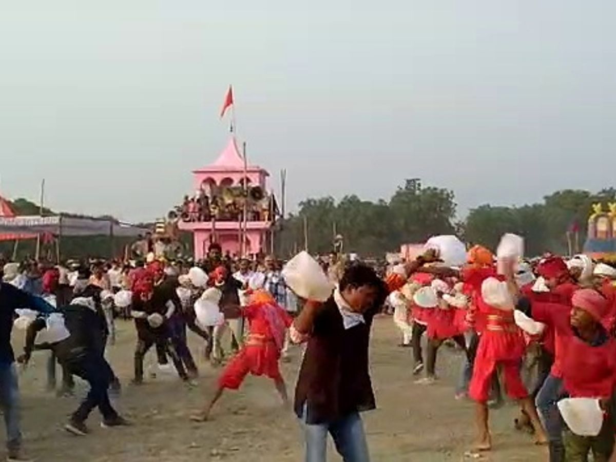 कौशांबी में ऐतिहासिक कुप्पी युद्ध, राम-रावण दल के संग्राम को देखने उमड़ा जनसैलाब