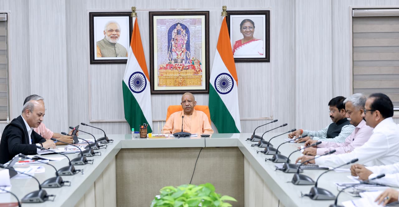 सीएम योगी ने की देव दीपावली 2025 की तैयारियों की समीक्षा, बोले- ‘क्लीन काशी, ग्रीन काशी, डिवाइन काशी’ बने आयोजन