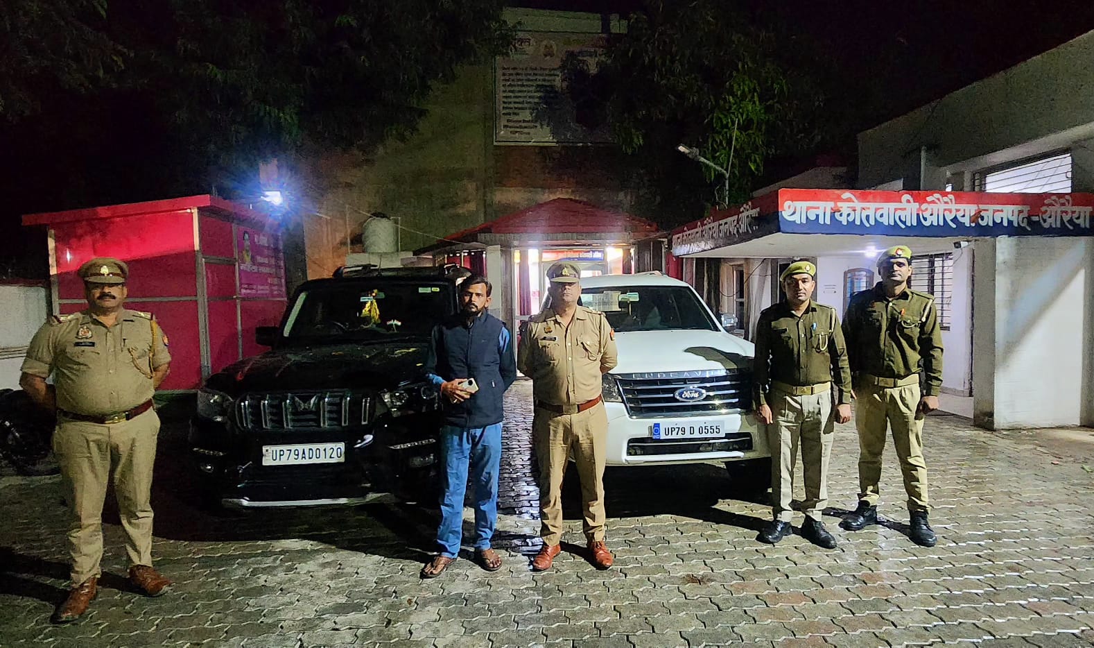 औरैया में बुंदेलखंड एक्सप्रेसवे पर स्टंटबाजी करने वाले युवक गिरफ्तार, दो लग्जरी गाड़ियां जब्त