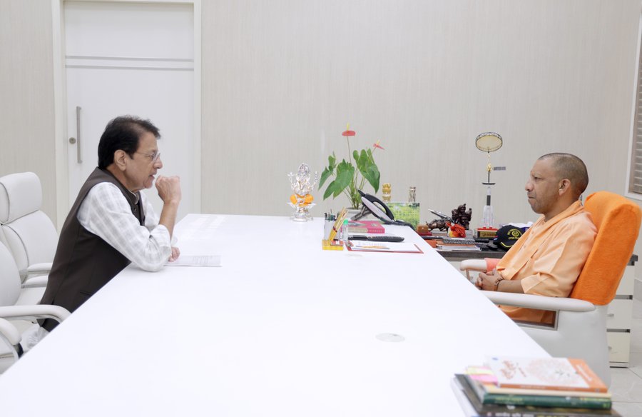 मेरठ में सेंट्रल मार्केट की 90 दुकानों का ध्वस्तीकरण रुका, सांसद अरुण गोविल ने CM योगी से बात कर धरना खत्म कराया