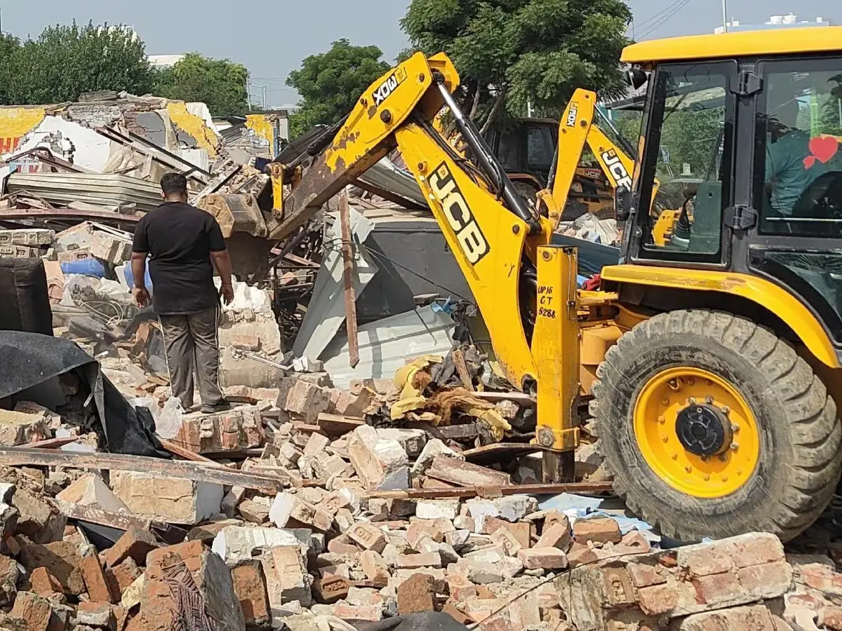 बरेली में 100 से ज्यादा होटल-बारात घर जांच के घेरे में, कई बिल्डिंग ध्वस्त, कई नामी इमारतों पर चलेगा बुलडोजर