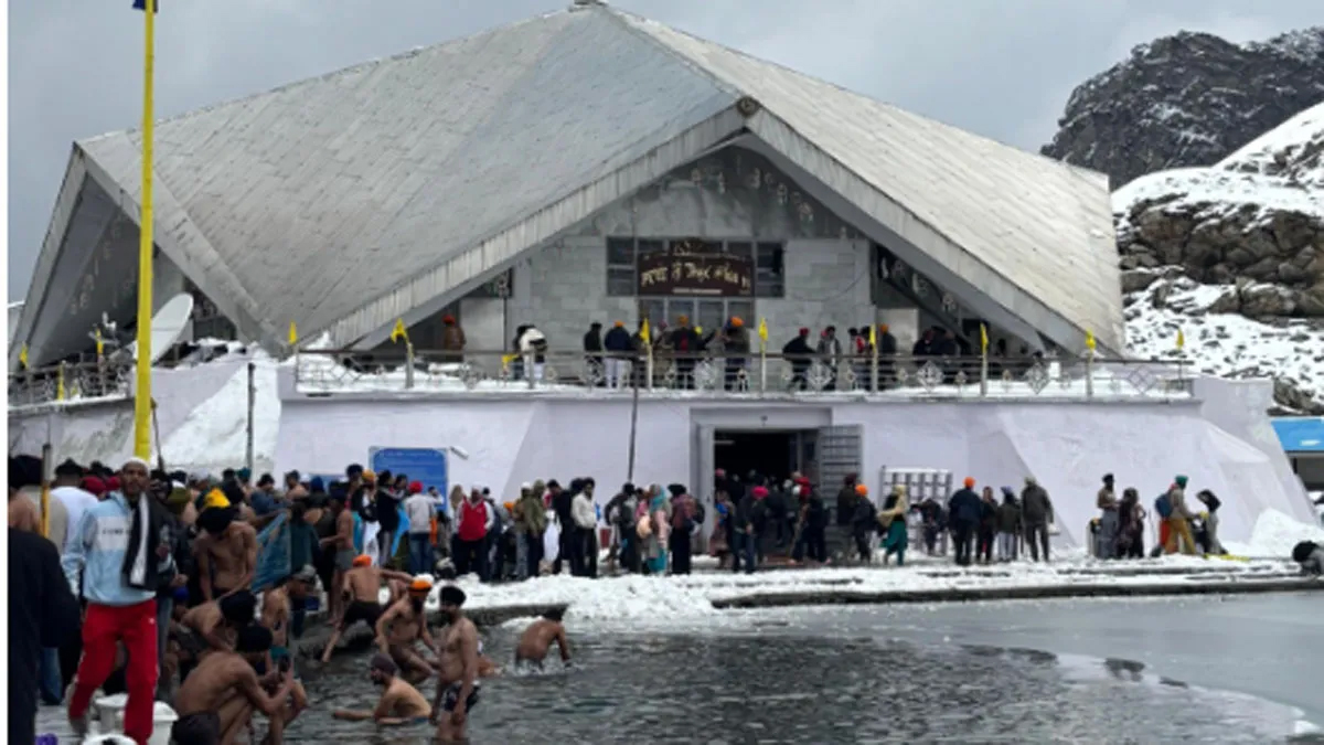 करवाचौथ पर हेमकुंड साहिब व लोकपाल लक्ष्मण मंदिर के कपाट बंद, 1,500 से अधिक यात्री बने इस भव्य उत्सव के गवाह