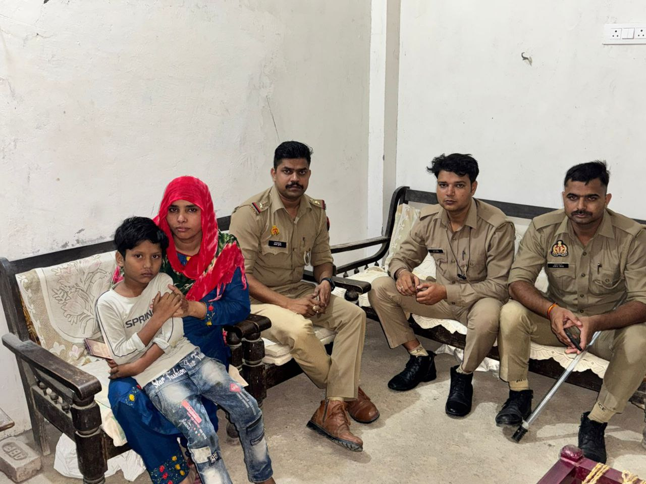 मेरठ में थाना भावनपुर पुलिस ने खोया हुआ 7 वर्षीय बच्चे को परिवार से मिलवाया