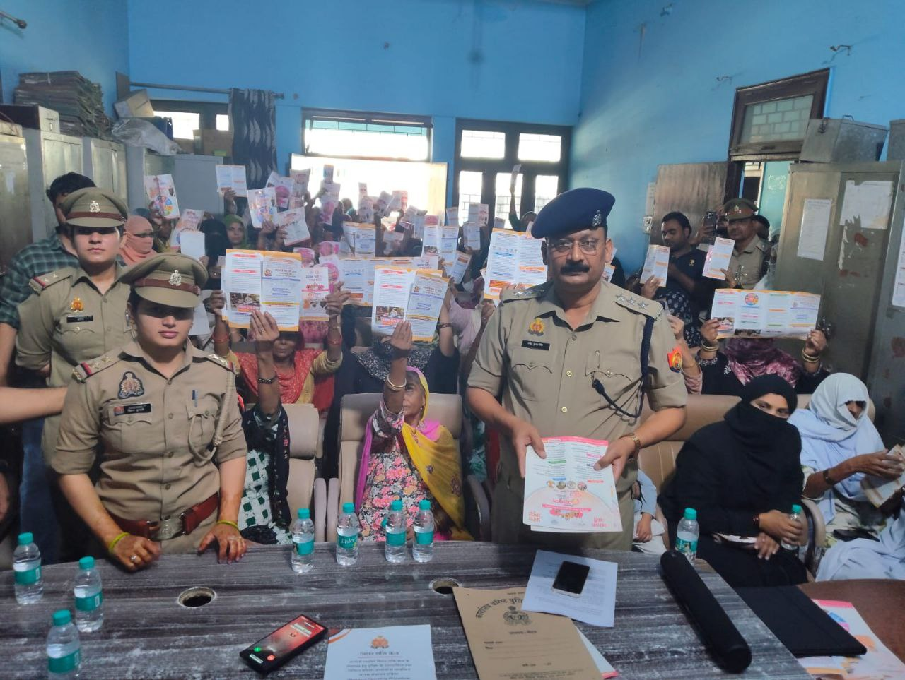 मेरठ पुलिस का साइबर जागरूकता अभियान जारी, ग्रामीण इलाकों में दी गई ऑनलाइन फ्रॉड से बचाव की जानकारी