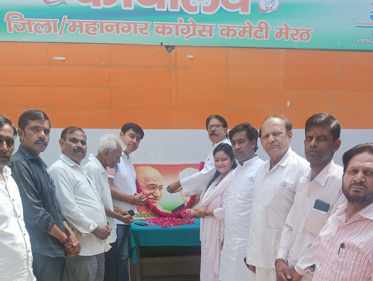 मेरठ में गांधी-शास्त्री जयंती पर कांग्रेस ने दी श्रद्धांजलि, भाईचारे और शांति का लिया संकल्प