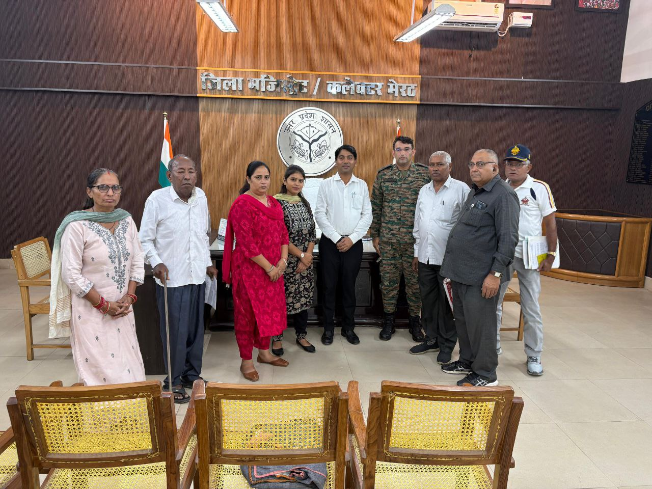 मेरठ कलेक्ट्रेट में सैनिक बंधु की मासिक बैठक, भूतपूर्व सैनिकों की समस्याओं पर हुई चर्चा