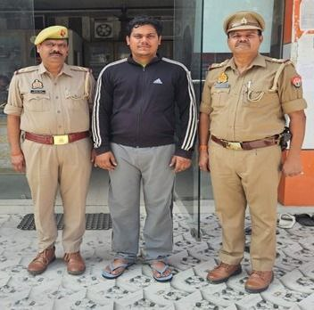 मेरठ में पुलिस ने हत्या के फरार 25 हजार के इनामी हारून को किया गिरफ्तार