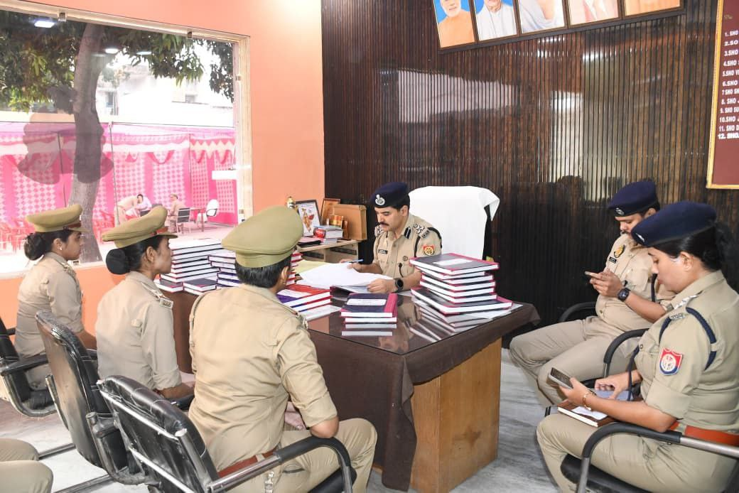 मेरठ: डीआईजी कलानिधि नैथानी ने थाना परतापुर में मिशन शक्ति केंद्र का निरीक्षण किया, महिलाओं की सुरक्षा को लेकर दिए दिशा-निर्देश