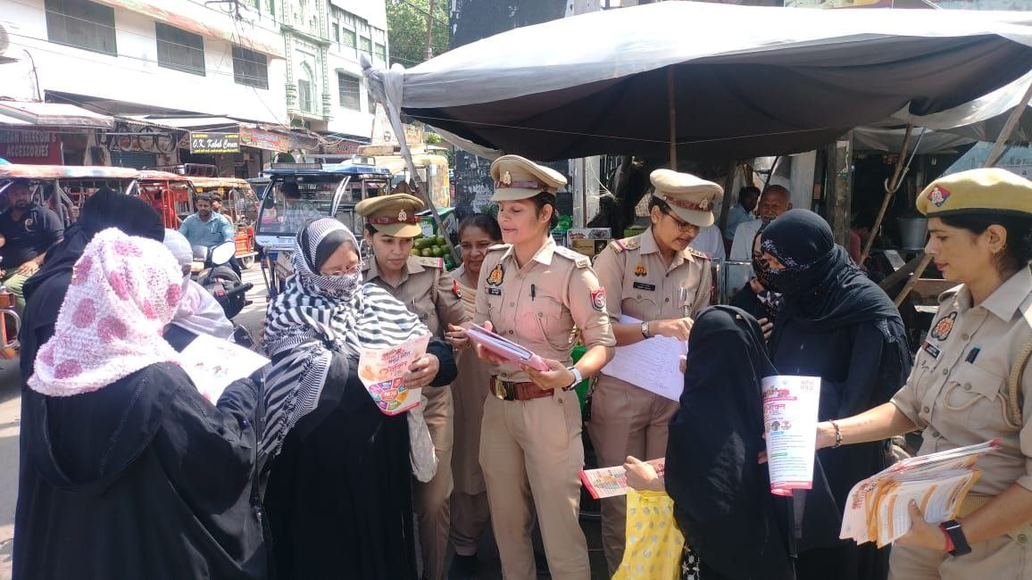 मेरठ में मिशन शक्ति अभियान के तहत महिलाओं को सशक्त बना रही है पुलिस