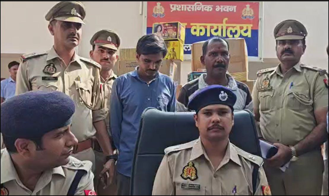 मेरठ में अवैध पटाखा गोदाम पर छापा, ₹10 लाख के पटाखे बरामद, दो गिरफ्तार