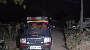 मेरठ में सरकारी जमीन पर दुर्गा मूर्ति स्थापना को लेकर हंगामा, निगम ने चबूतरा तोड़ा