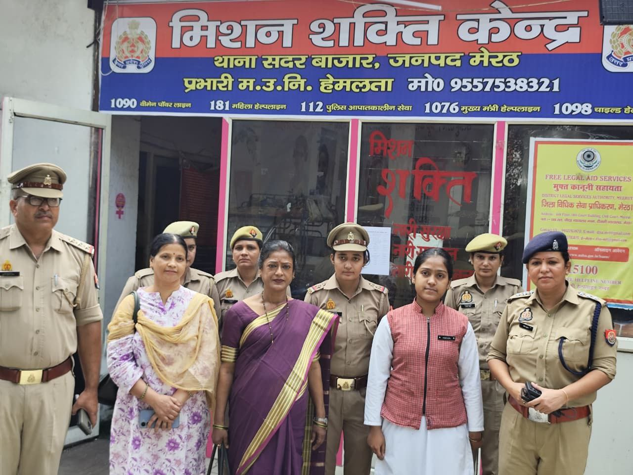 मेरठ में मिशन शक्ति 5.0 के तहत छात्रा परी बनीं एक दिन की सीओ, थाने का किया निरीक्षण