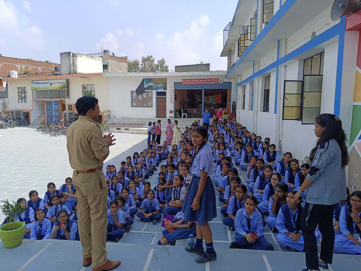 मेरठ में स्कूली बच्चों के लिए साइबर जागरूकता अभियान, पुलिस ने दी ऑनलाइन फ्रॉड से बचने की टिप्स