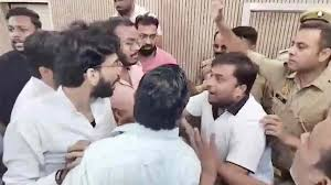मेरठ में 'मुस्लिम सोडा व्यापारी' के ठेले पर बवाल: भाजपा के दो पार्षदों में मारपीट, थाने में विधायक-पार्षदों का हंगामा; पुलिस से हाथापाई