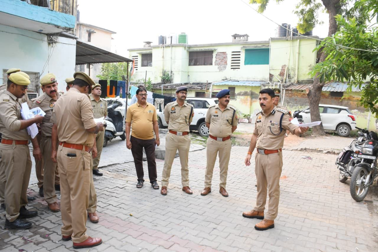 मेरठ पुलिस लाइन का निरीक्षण, एसएसपी विपिन ताडा ने दी सुविधाओं में सुधार के निर्देश