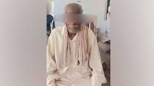 लखनऊ में अमानवीय कृत्य: दलित बुजुर्ग से मंदिर में पेशाब चटवाने का आरोप, RSS कार्यकर्ता गिरफ्तार 