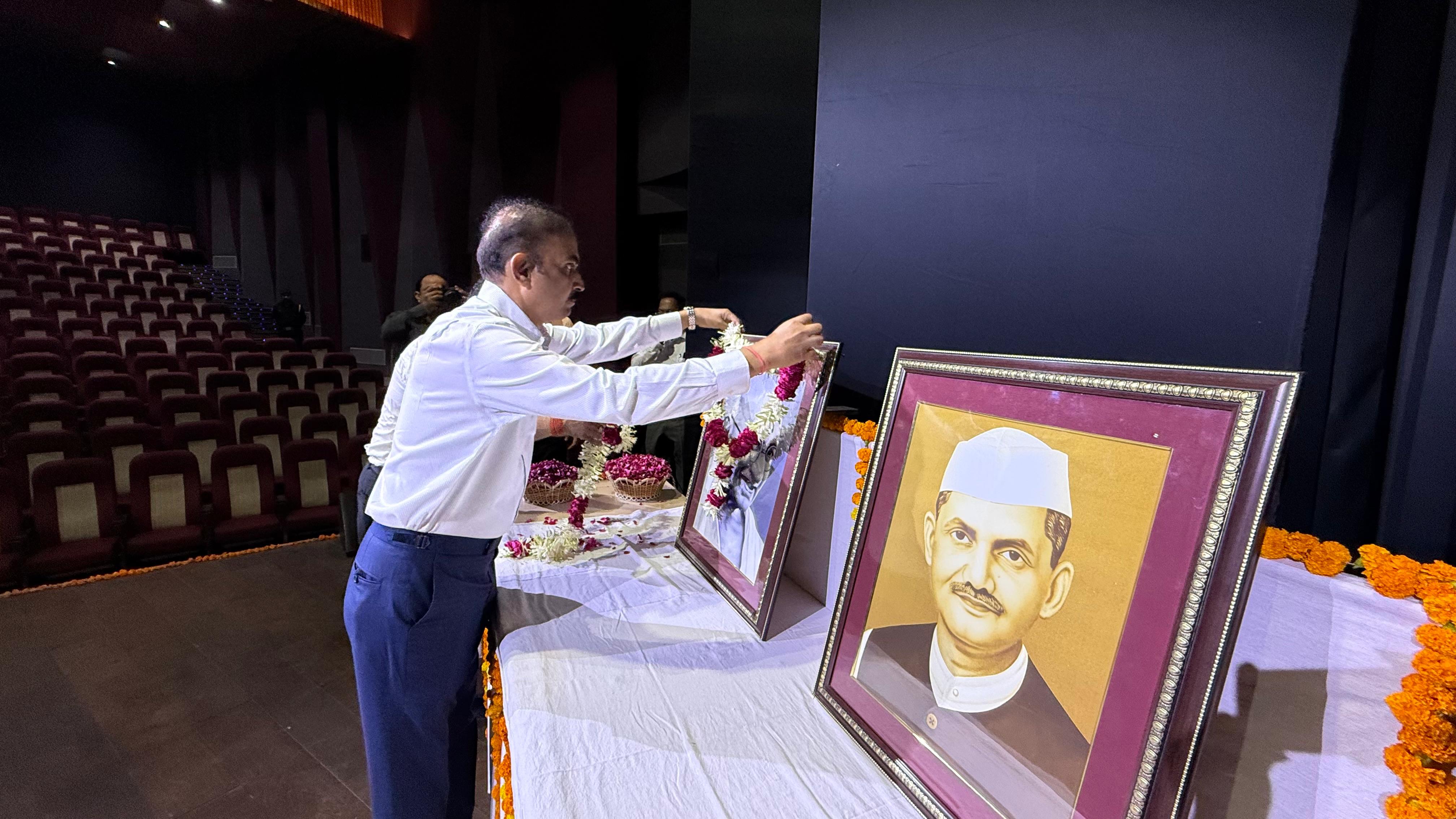 2 अक्टूबर: महात्मा गांधी और लाल बहादुर शास्त्री के जीवन मूल्यों को आत्मसात करने का दिन - एसीईओ सुनील कुमार सिंह