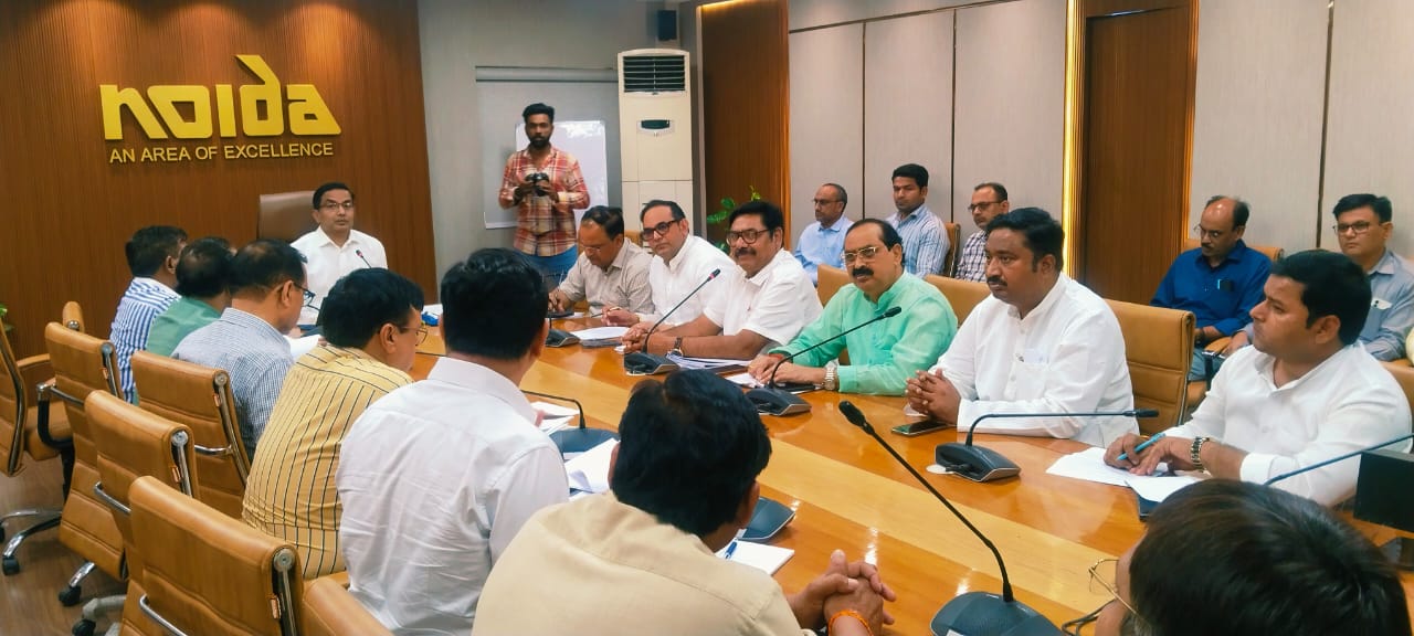 फोनरवा ने नोएडा प्राधिकरण के सीईओ से की लंबित विकास कार्यों व आवासीय समस्याओं पर चर्चा
